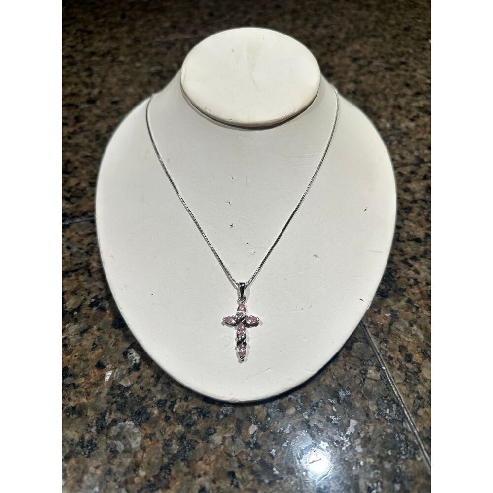 18 in.² silver Italian snake chain with pink cz cross